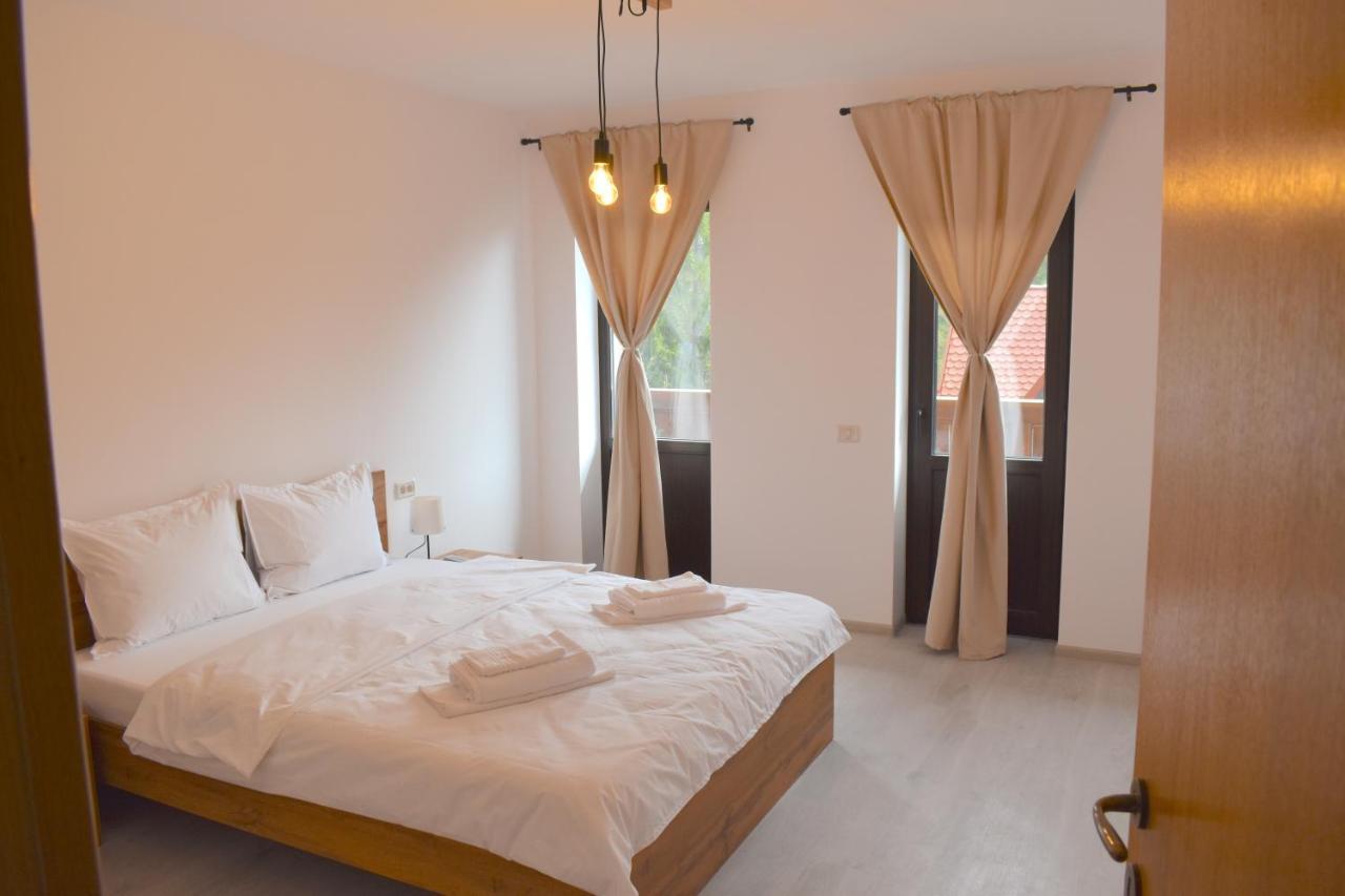 Cosy&Minimalistic Apartments - Haret Building Синая Екстериор снимка
